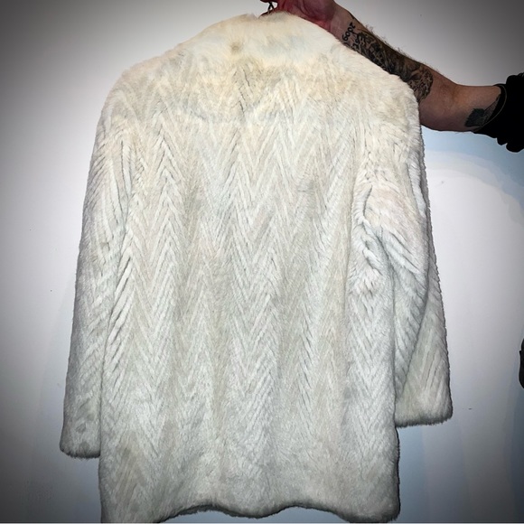 ᪥ Vintage Lilyan’s Philadelphia Sportowne Fur Coat ᪥ - Picture 2 of 12